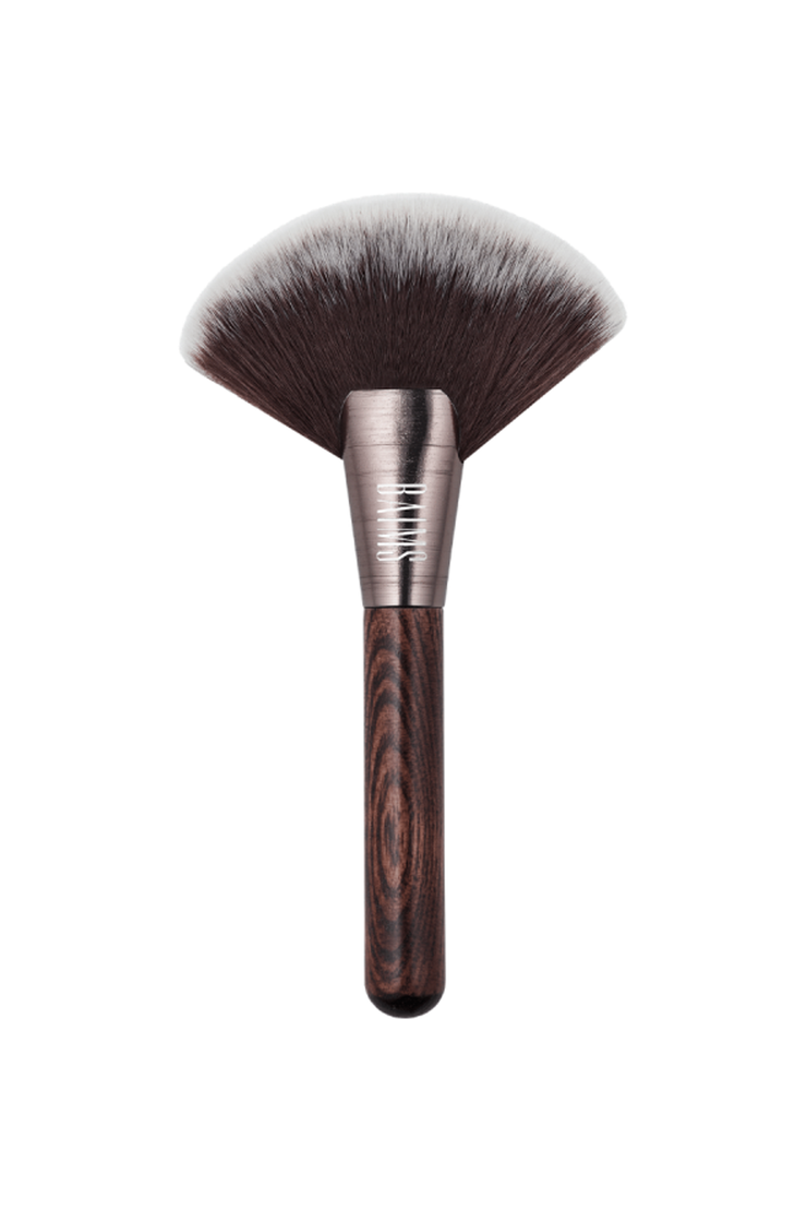 Fan Makeup Brush with Wooden Handle