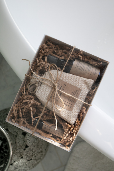 Gift Set: Eucalyptus, Oatmeal Bath, Breathe Roller